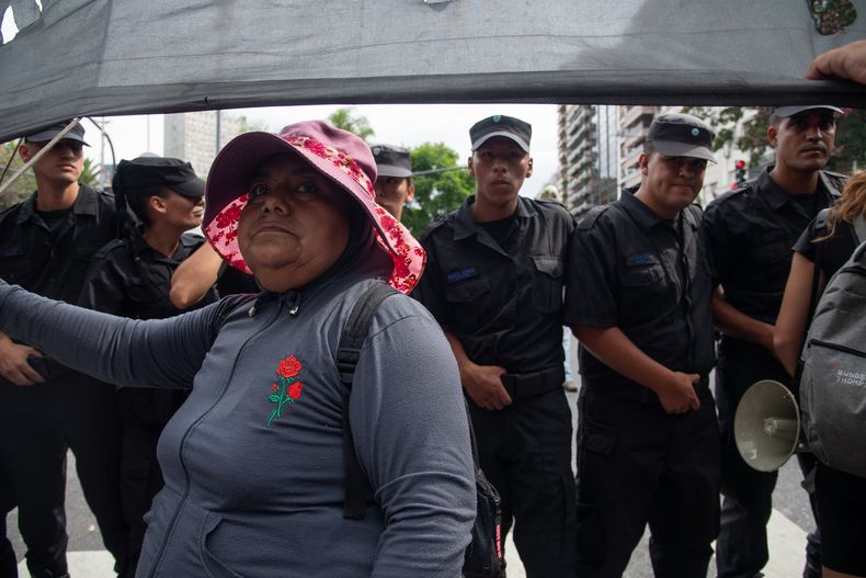 Masivas Movilizaciones De Organizaciones Sociales Contra La Política De ...