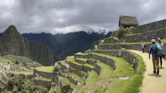 El gobierno confirmó que evacuó a miles de turistas cerca de la ciudad Inca.