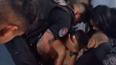 Tres Policías de la Ciudad salvaron la vida de un niño. Tres Policías de la Ciudad salvaron la vida de un niño.