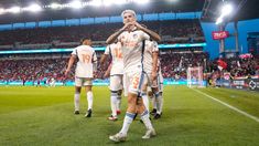 Compartirá plantel con varios compatriotas, como Lucas Ocampos, Jorge Rodríguez y Germán Berterame. Compartirá plantel con varios compatriotas, como Lucas Ocampos, Jorge Rodríguez y Germán Berterame.