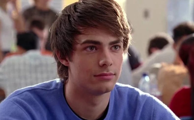 Jonathan Bennett como Aaron Samuels.