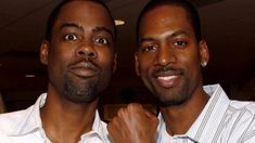 Tony junto a su hermano Chris Rock. Tony junto a su hermano Chris Rock.