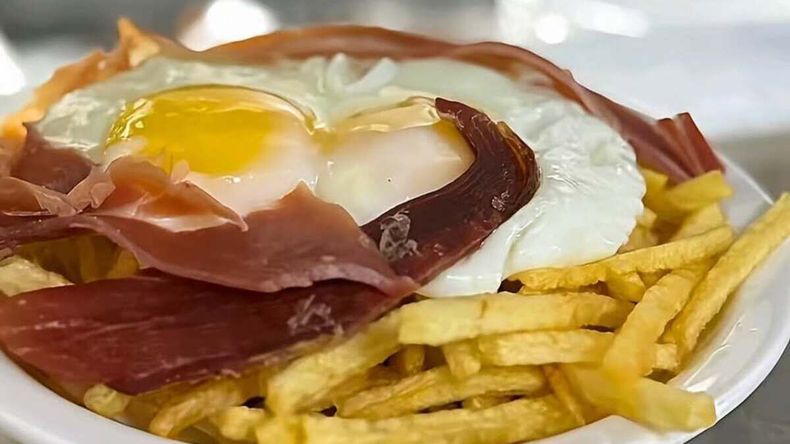 Este bodegón sirve todos los clásicos y minutas de la gastronomía porteña.