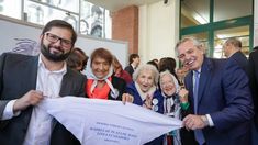 Boric, junto a las Madres y al Presidente. Boric, junto a las Madres y al Presidente.