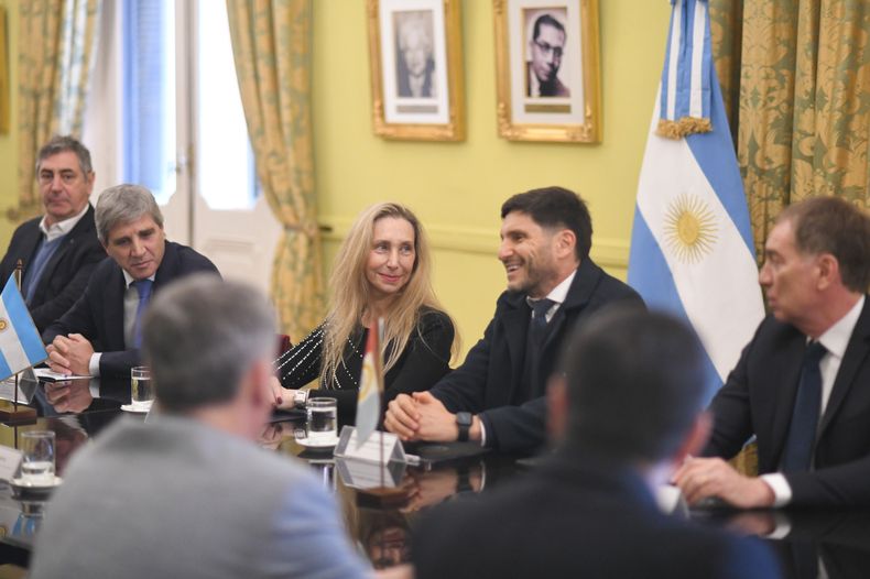 La firma se llevó a cabo en Casa Rosada. 