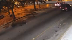 Manejaba alcoholizado, atropelló a dos motociclistas y fue detenido. Manejaba alcoholizado, atropelló a dos motociclistas y fue detenido.