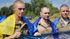 Prisioneros de guerra ucranianos liberados en el intercambio realizado en mayo. Prisioneros de guerra ucranianos liberados en el intercambio realizado en mayo.