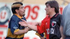 El Pelusa y el Huevo discuten en Boca-Colón por el Apertura 95. El Pelusa y el Huevo discuten en Boca-Colón por el Apertura 95.