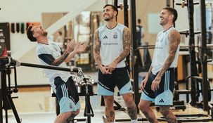 Lionel Messi, Leandro Paredes y Rodrigo De Paul, en Kansas.