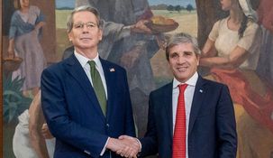 Luis Caputo se reúne en Washington con Scott Bessent para poder anunciar el salvataje antes de la apertura de los mercados. Luis Caputo se reúne en Washington con Scott Bessent para poder anunciar el salvataje antes de la apertura de los mercados.