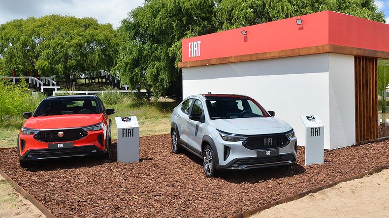 El recientemente lanzado Pulse Abarth y la novedad 2024 en el stand de Fiat: el Fastback.