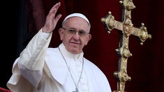Con ligeras mejorías, el papa Francisco quiere aparecer ante el público este domingo. Con ligeras mejorías, el papa Francisco quiere aparecer ante el público este domingo.