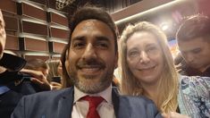 Sarubbi Benítez y Karina Milei en el acto de este miércoles en el teatro Gran Rivadavia.