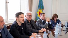 Costa presentó el proyecto ante legisladores de los distintos bloques. Costa presentó el proyecto ante legisladores de los distintos bloques.