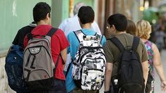 Ir solos: solo el 34% de los padres de adolescentes autoriza a sus hijos a moverse por la Ciudad. Ir solos: solo el 34% de los padres de adolescentes autoriza a sus hijos a moverse por la Ciudad.