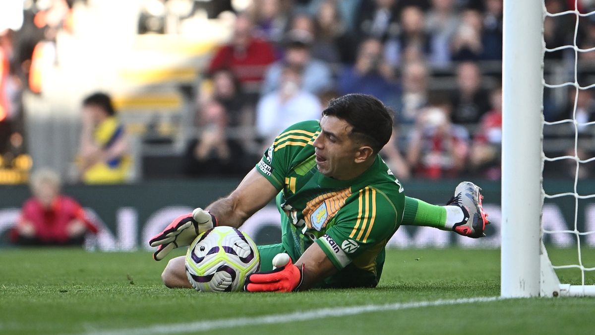 Dibu Martínez, el arquero polémico que hace historia en la Premier League