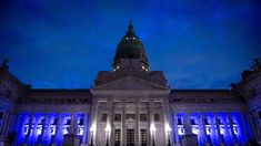 Hubo más de 5000 edificios públicos y privados que se iluminaron de azul como la mayoría de los monumentos icónicos de todo el país. Hubo más de 5000 edificios públicos y privados que se iluminaron de azul como la mayoría de los monumentos icónicos de todo el país.