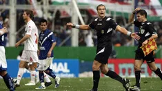 El juez dirigió el encuentro en el estadio José Amalfitani donde el local se impuso 1-0 con gol de Maximiliano Moralez y se alzó con el título local. El juez dirigió el encuentro en el estadio José Amalfitani donde el local se impuso 1-0 con gol de Maximiliano Moralez y se alzó con el título local.