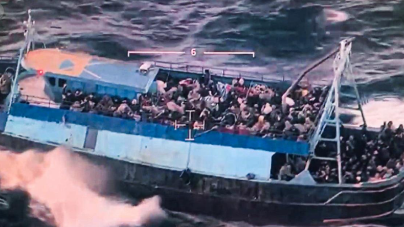Las tres embarcaciones sobrecargadas de personas fueron trasladadas a puertos seguros.