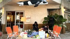 El lugar suma ocasionalmente propuestas especiales que fusionan gastronomía, arte y diversión, con música en vivo, ferias de vinilos y platos fuera de carta. El lugar suma ocasionalmente propuestas especiales que fusionan gastronomía, arte y diversión, con música en vivo, ferias de vinilos y platos fuera de carta.