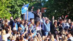 El gobernador Axel Kicillof en campaña en La Plata. El gobernador Axel Kicillof en campaña en La Plata.
