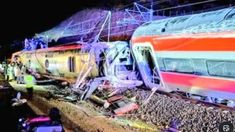 Descarrilaron y chocaron dos trenes en España. Descarrilaron y chocaron dos trenes en España.