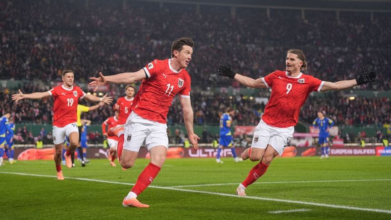 Michael Gregoritsch festehjando el gol de la calsificación al Mundial