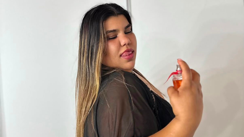 Camilota no aguantó la discriminación.