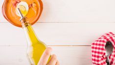 Reciclar aceite de cocina es clave para cuidar el agua, evitar contaminación y darle un nuevo uso sustentable. Reciclar aceite de cocina es clave para cuidar el agua, evitar contaminación y darle un nuevo uso sustentable.