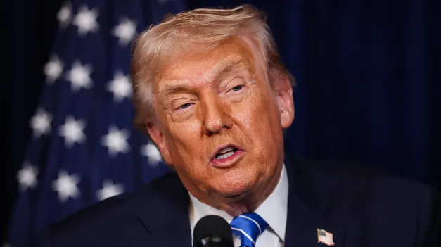 El presidente estaounidense realizó el anuncio a través de la red social Truth.