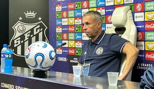 Según explicó el presidente de San Lorenzo, Álvarez fue agredido por una persona que lo trató de argentino racista. Según explicó el presidente de San Lorenzo, Álvarez fue agredido por una persona que lo trató de argentino racista.