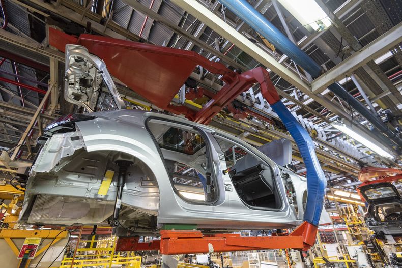 La producción de autos creció 20% pese a la falta de neumáticos.