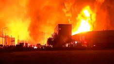 Aún no existen hipótesis firmes sobre el origen del incendio en Ezeiza. Aún no existen hipótesis firmes sobre el origen del incendio en Ezeiza.