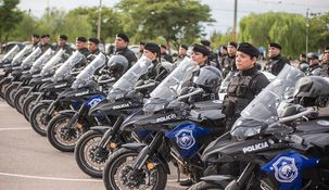 Se entregaron 50 unidades inteligentes, 2 móviles blindados, 50 motocicletas y 10 motos de gala.
