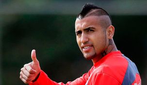 Si firmo en Boca me tendría que teñir el pelito azul. Sería un sueño firmar allí, dijo Arturo Vidal.