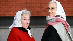 Carmen Arias y Sara Mrad, de Madres de Plaza de Mayo, recibieron este sábado el premio de los Abogados de Atocha. Carmen Arias y Sara Mrad, de Madres de Plaza de Mayo, recibieron este sábado el premio de los Abogados de Atocha.