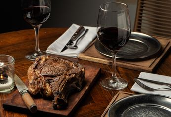 Interpretar la mesa argentina desde una mirada actual, respetando la tradición. Interpretar la mesa argentina desde una mirada actual, respetando la tradición.