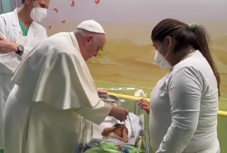El Papa volverá a sus tareas este sábado para la misa de Semana Santa.