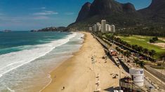 Río de Janeiro representa la combinación perfecta entre sol, arena y una energía vibrante que contagia a quienes la visitan. Río de Janeiro representa la combinación perfecta entre sol, arena y una energía vibrante que contagia a quienes la visitan.