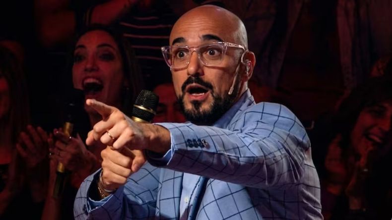 El cantante se remontó a los tiempos de su adolescencia y se explayó sobre su primera changa.