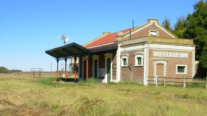 El pueblo bonaernese se ubica a más de 500 km de la Ciudad de Buenos Aires.&nbsp;