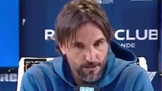 El entrenador apuntó los errores de su equipo que se deberán resolver para el clásico ante River. El entrenador apuntó los errores de su equipo que se deberán resolver para el clásico ante River.