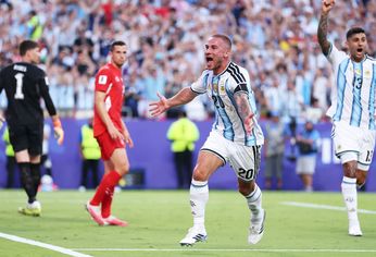 Alexis Mac Allister ya metió el testazo para el 1-0 de Argentina.
