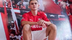 Santiago López renovó su contrato con Independiente. Santiago López renovó su contrato con Independiente.