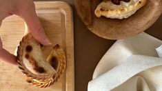 Estas empanadas salteñas son las mejores de la Ciudad de Buenos Aires. Estas empanadas salteñas son las mejores de la Ciudad de Buenos Aires.