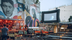 El bar en Buenos Aires con una hermosa terraza con cine al aire libre. El bar en Buenos Aires con una hermosa terraza con cine al aire libre.