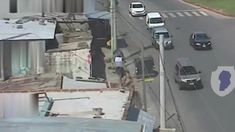 El hombre&nbsp;&nbsp;quedó tendido sobre el techo de una vivienda colindante ubicada a menor altura.