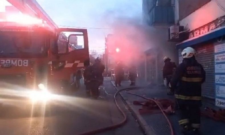 Caballito: se incendió un departamento y rescataron a muchas personas.