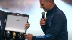 Lionel Scaloni en el homenaje de la Conmebol a la Selección argentina: Este equipo contagió con su furor y sus ganas de ganar. Lionel Scaloni en el homenaje de la Conmebol a la Selección argentina: Este equipo contagió con su furor y sus ganas de ganar.