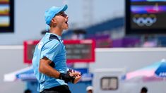 Dell Olio tiene 27 años y vive en Estados Unidos. Dell Olio tiene 27 años y vive en Estados Unidos.